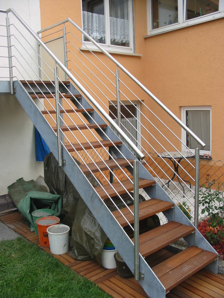 Treppe mit EdelstahlGeländer Schlosserei Junek Schlosserei Junek